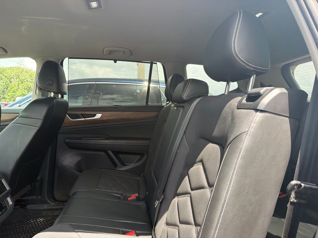 Used 2024  Volkswagen 2.0T SE w/Technology image 8