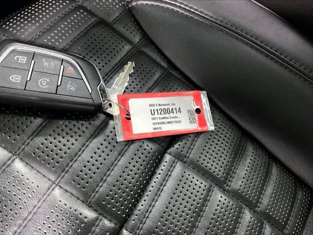 Used 2021 White Cadillac Sport Platinum image 32