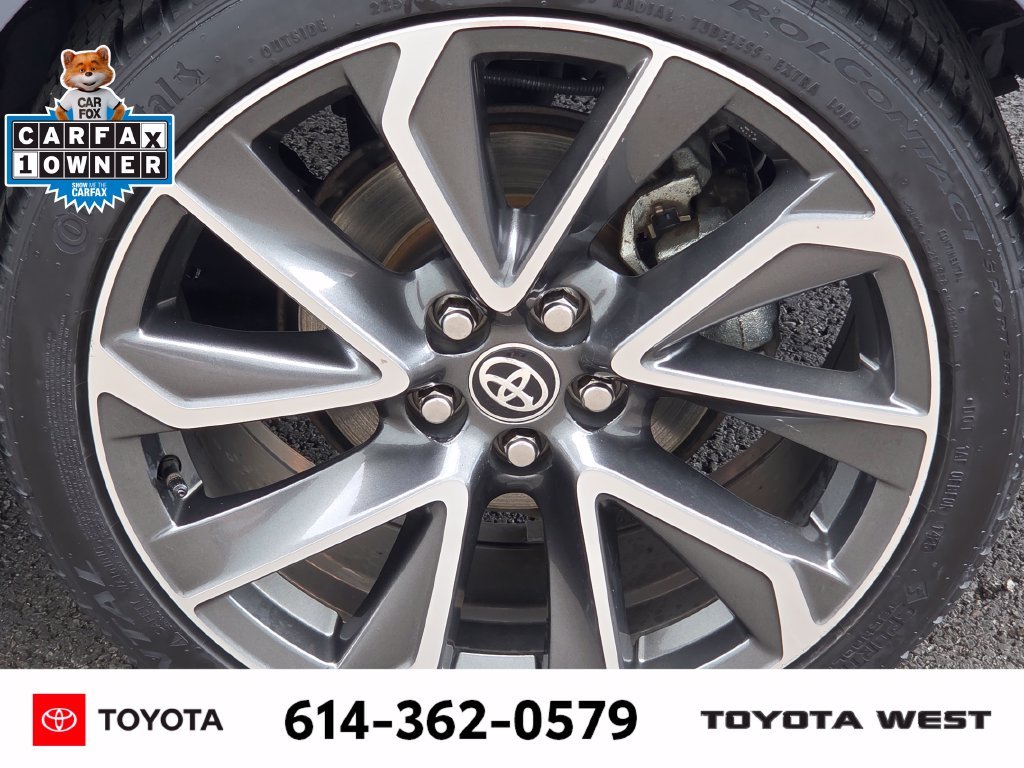 Used 2022  Toyota SE image 12