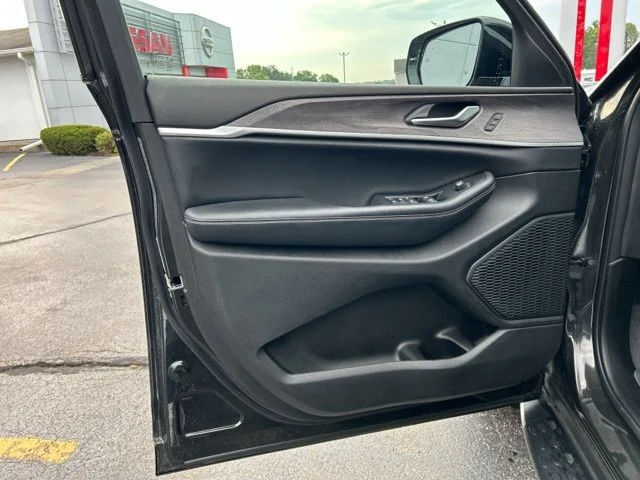 Used 2023 Gray Jeep Limited image 31