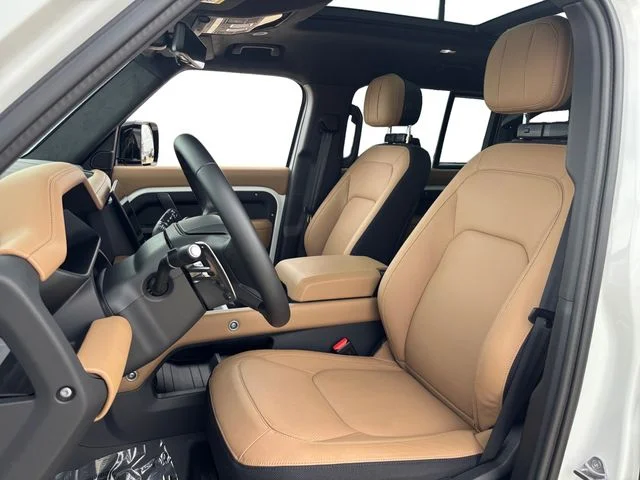 2026 Land Rover Defender V8 - Photo 10