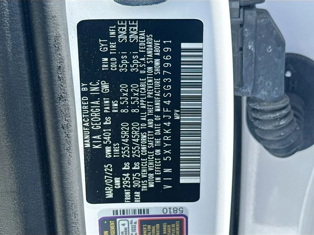 Used 2025 White Kia SX image 37