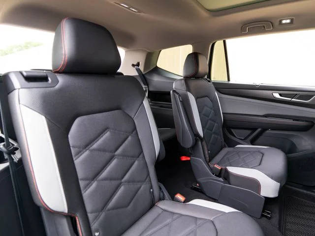 New 2026 Black Volkswagen 2.0T Peak Edition image 32