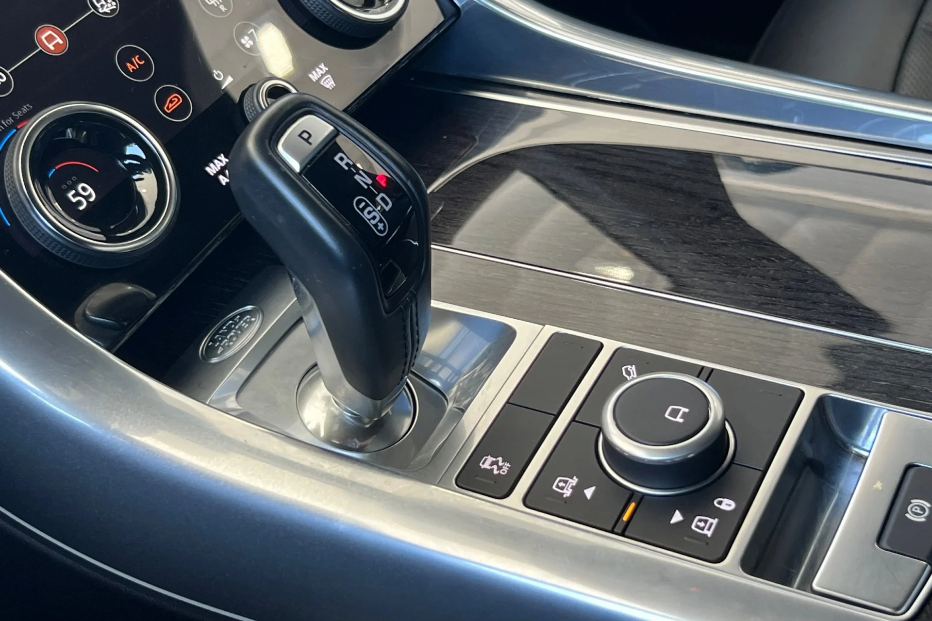 Used 2022 Eiger Grey Metallic Land Rover HSE Silver Edition image 24