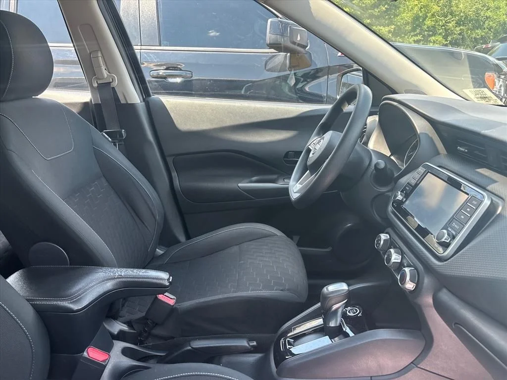 Used 2022 Black Nissan S image 19