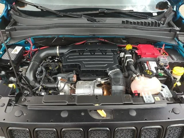 Used 2022 Teal Jeep Altitude image 25
