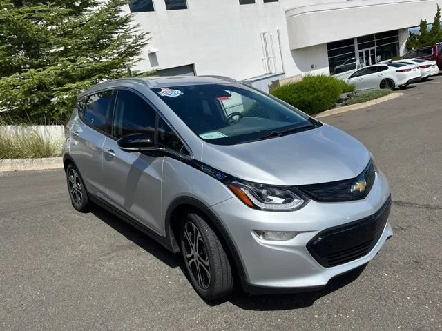 Used 2021 Silver Ice Metallic Chevrolet Premier image 4