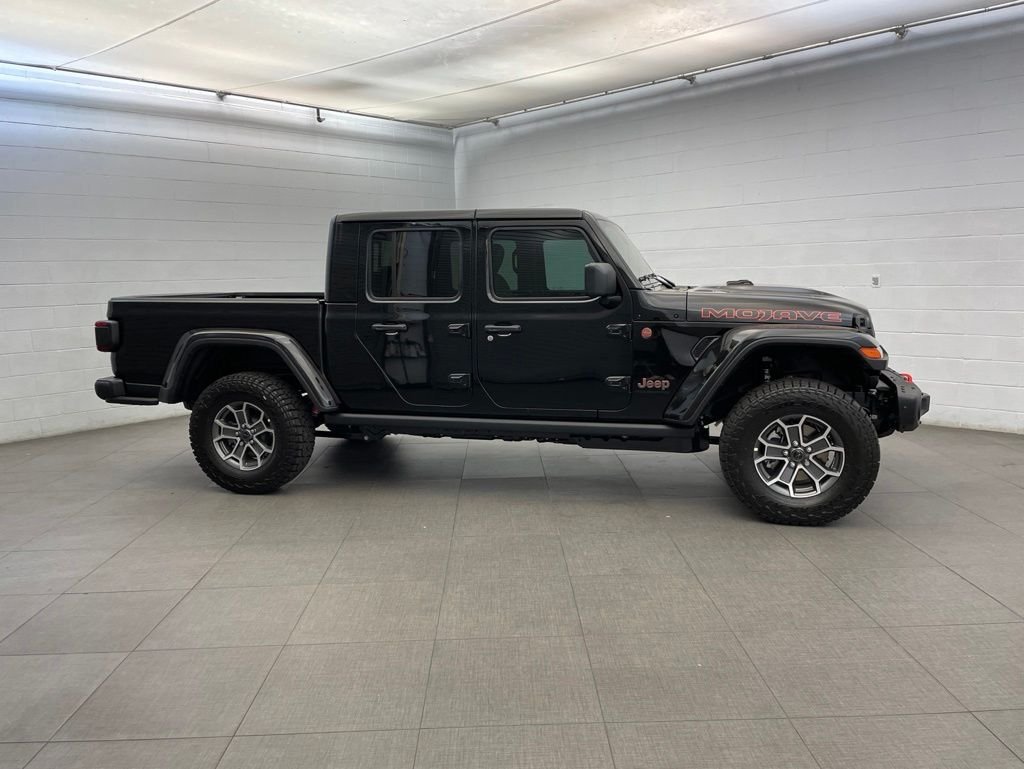New 2026 Black Clear-Coat Exterior Paint Jeep Mojave X image 2