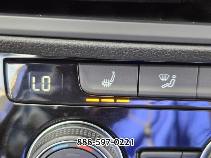 Used 2023 WHITE Volkswagen 1.5T SE image 25