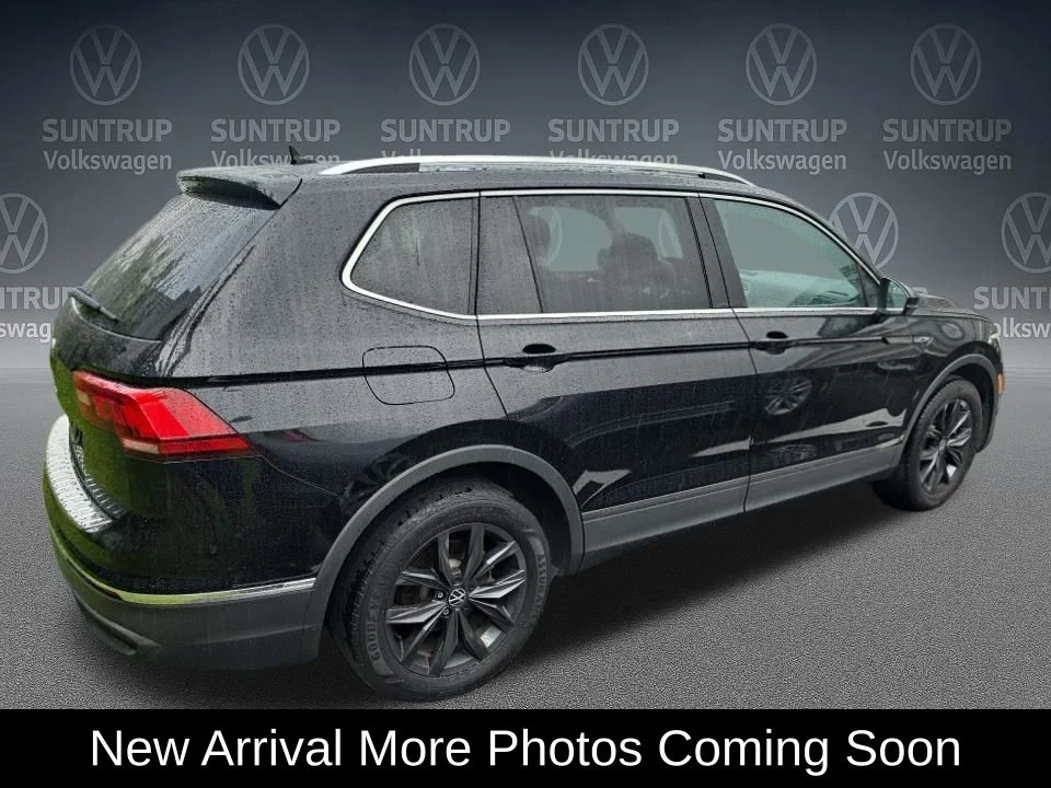 Used 2023 Black Volkswagen 2.0T SE image 3