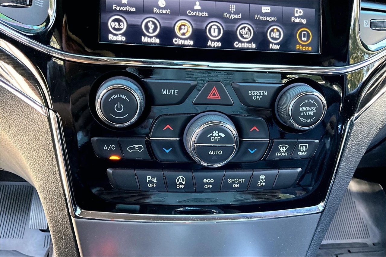 Used 2019 Gray Jeep Trailhawk image 25