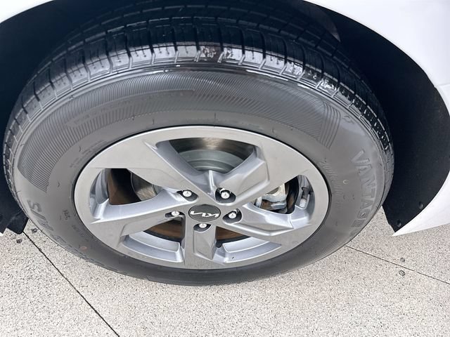2023 Kia K5 LXS - Photo 39
