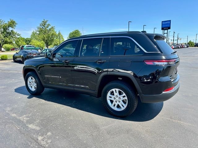 Used 2023 Black Jeep Laredo image 5