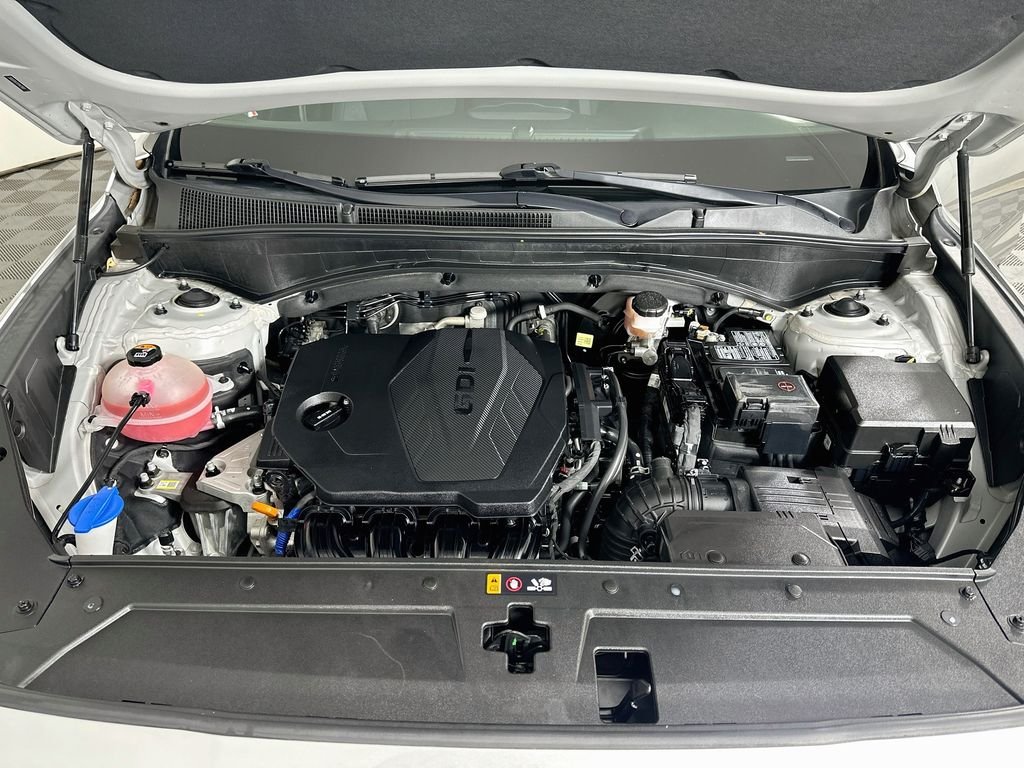 Used 2023 Silver Hyundai SE image 27