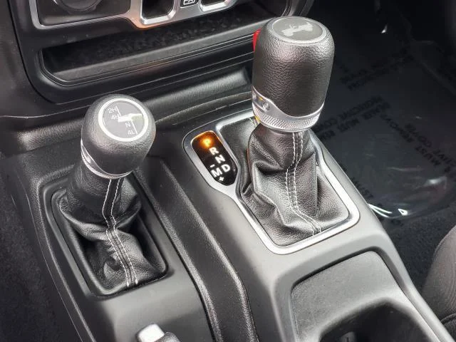 2023 Jeep Wrangler 4-Door Sahara - Photo 18