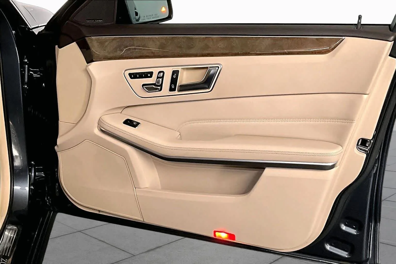 Used 2016 Steel Grey Metallic Mercedes-Benz E 350 Luxury image 23