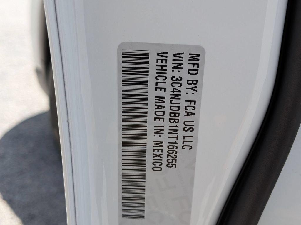 Used 2022 White Jeep Latitude image 30