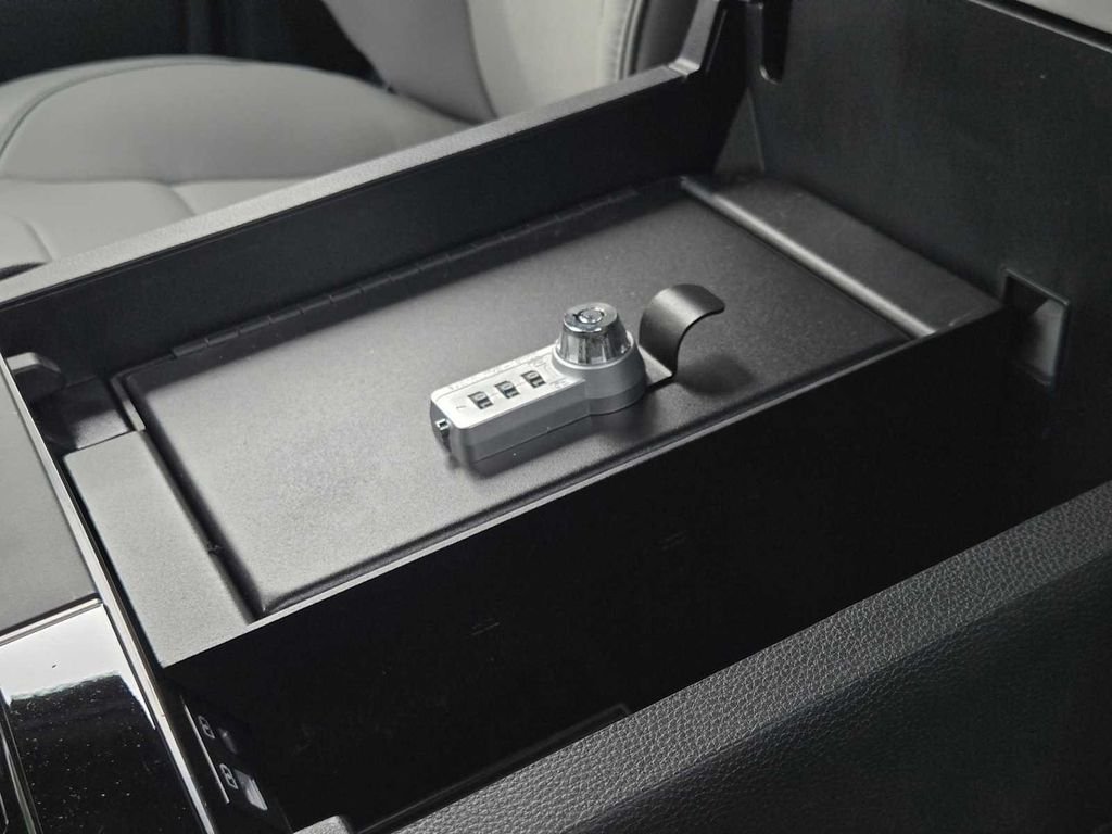 2026 Toyota Tundra Limited - Photo 34