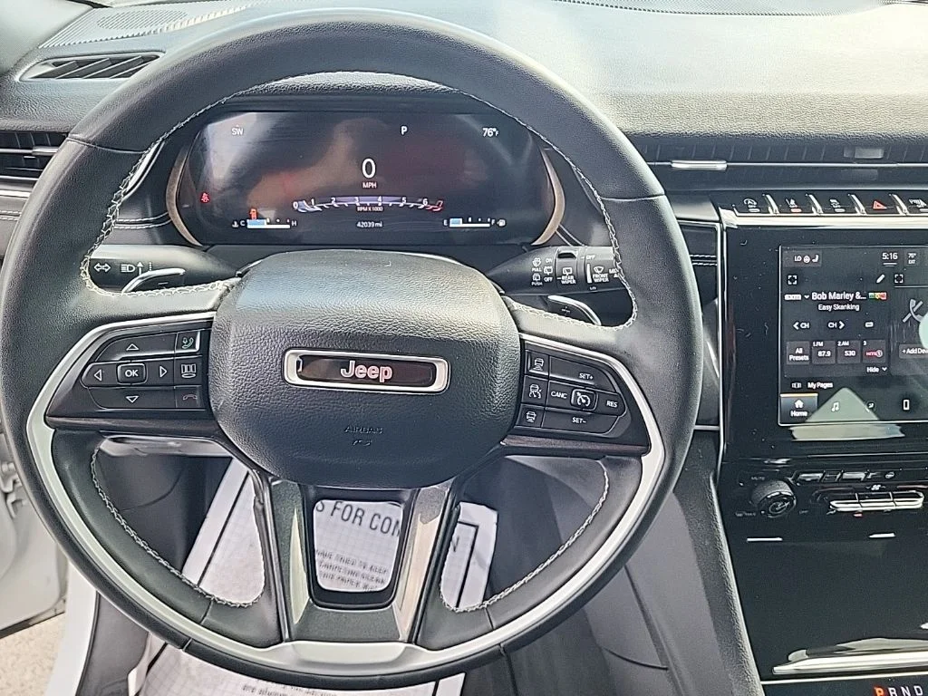 Used 2023 White Jeep Altitude image 6