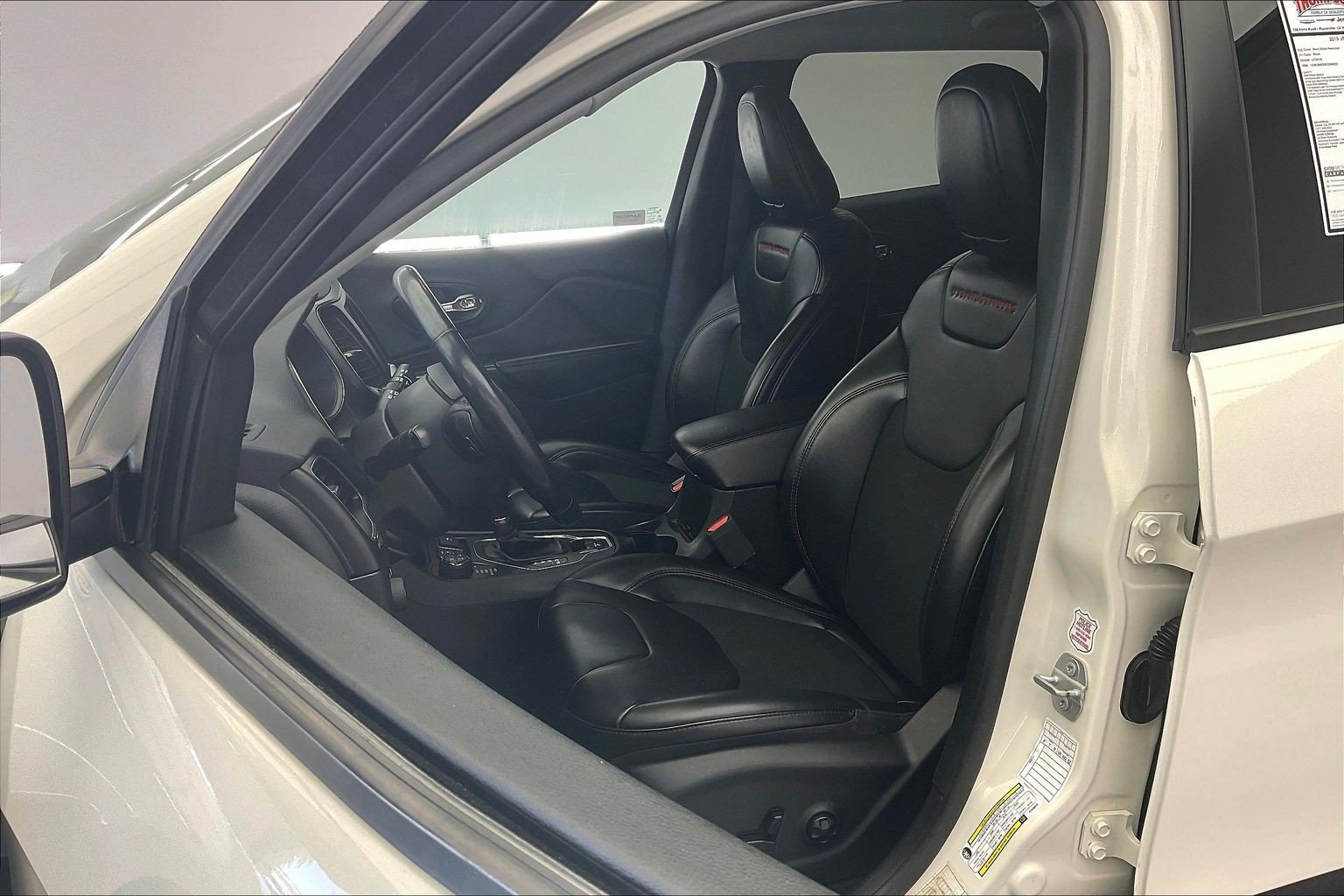 Used 2019 Pearl White Pearlcoat Jeep Trailhawk image 17