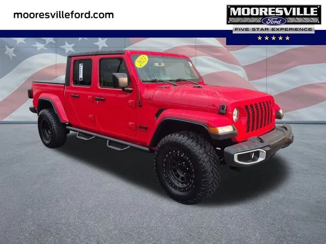 Used 2023 Red Jeep Sport S image 1
