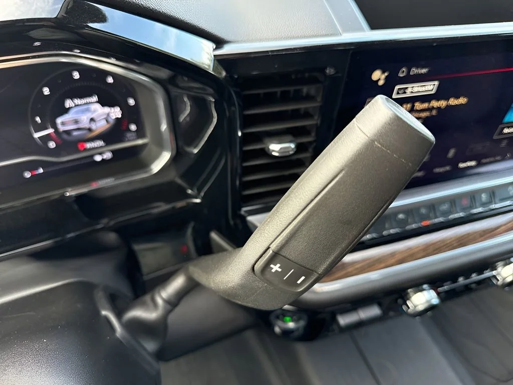 Used 2024 Summit White GMC Elevation image 13