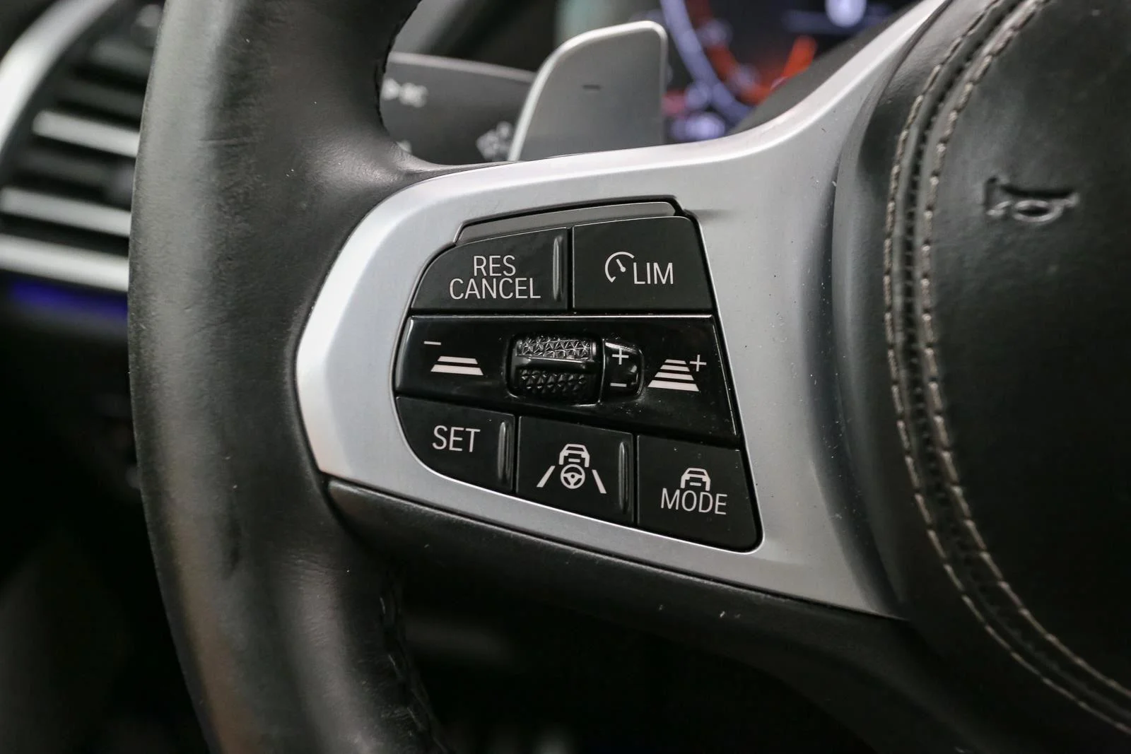 Used 2019 Black Sapphire Metallic BMW xDrive50i image 41