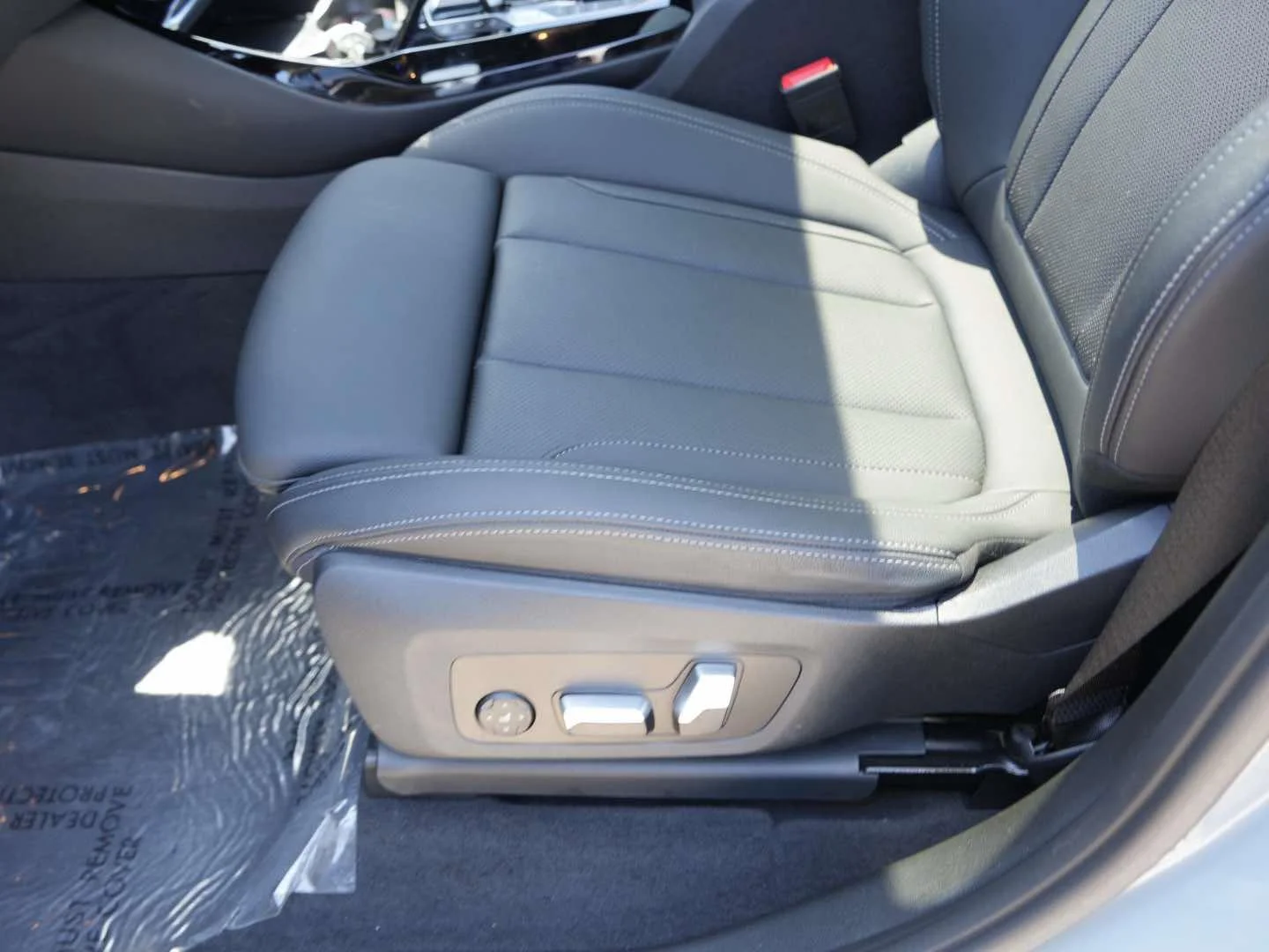 Certified Used 2023 Brooklyn Grey Metallic BMW sDrive30i Sports Activity Vehicle South Africa image 15