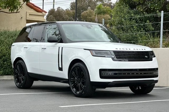 New 2026 Ostuni Pearl White Land Rover SE image 7