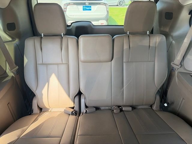 Used 2015 White Chrysler Touring image 18