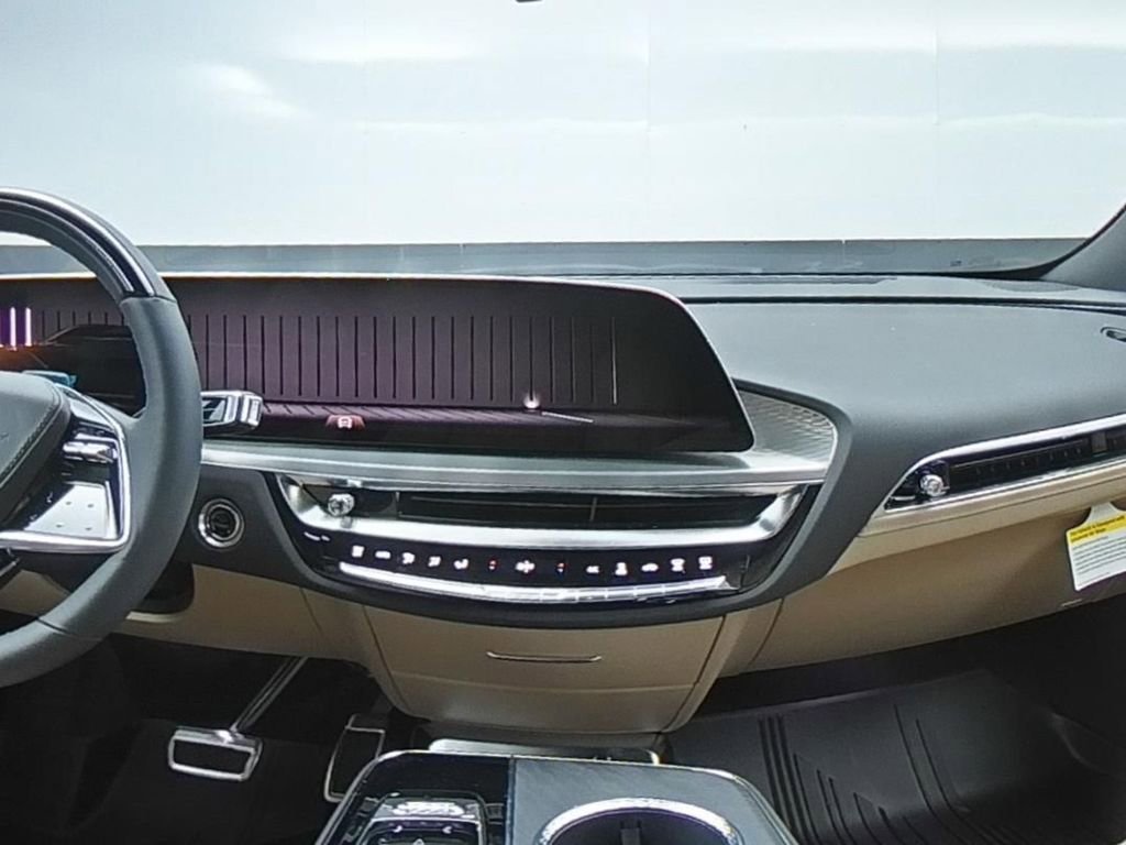 2025 Cadillac LYRIQ Luxury 3 - Photo 10