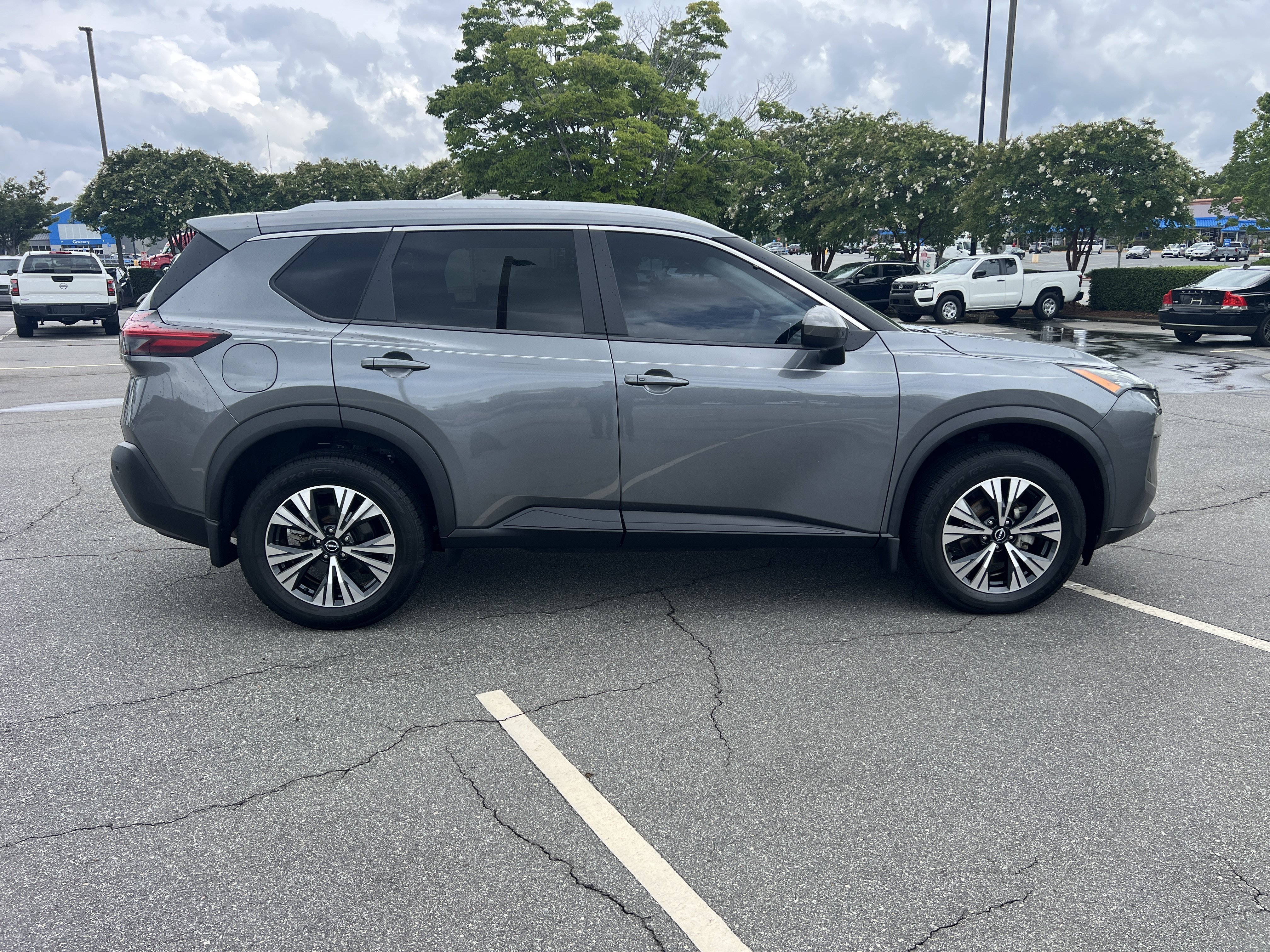 Used 2023 Gun Metallic Nissan SV image 4