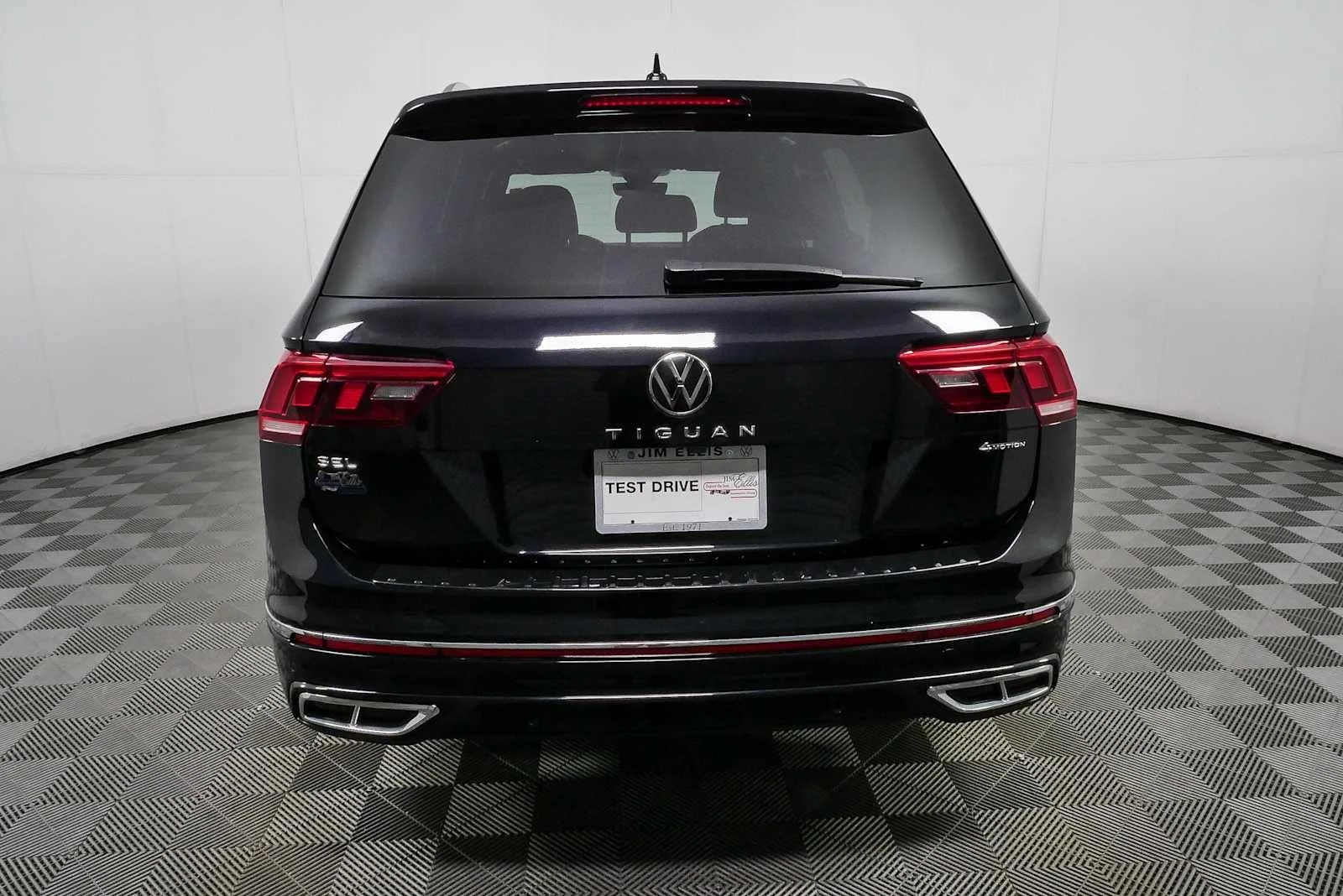 Certified Used 2023 Deep Black Pearl Volkswagen SEL R-Line image 30