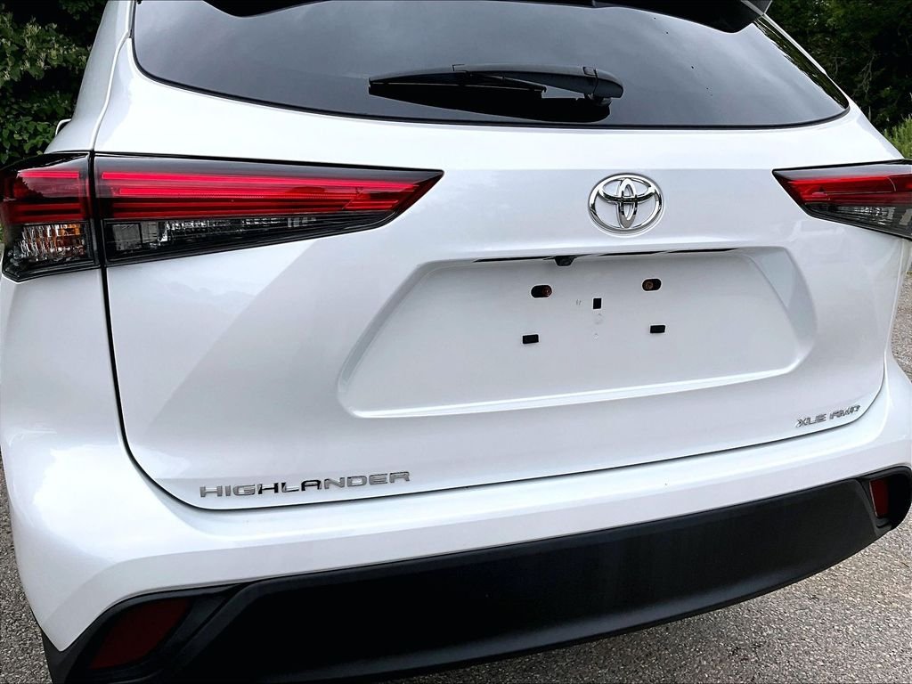 Used 2023 Beige Toyota XLE image 29