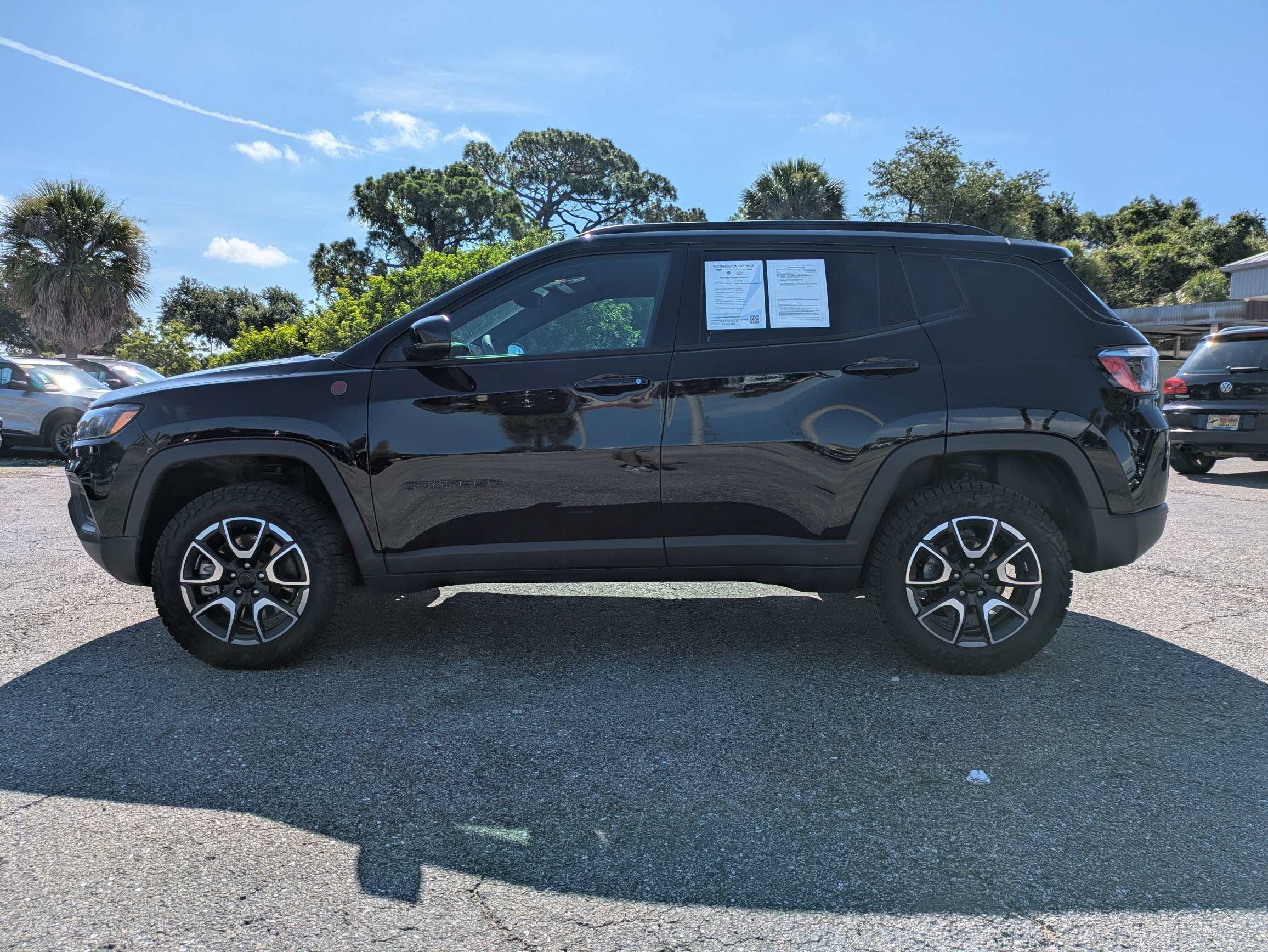 Used 2024 Diamond Black Crystal Pearlcoat Jeep Trailhawk image 8
