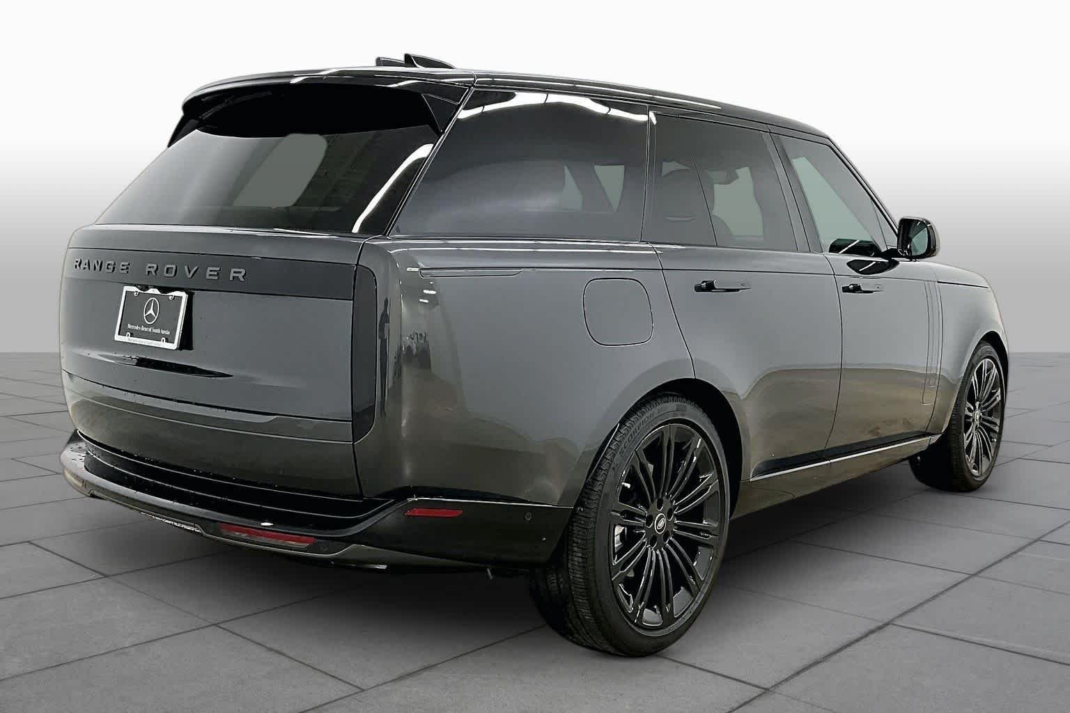 Used 2025 Carpathian Grey Premium Metallic Land Rover SE image 13