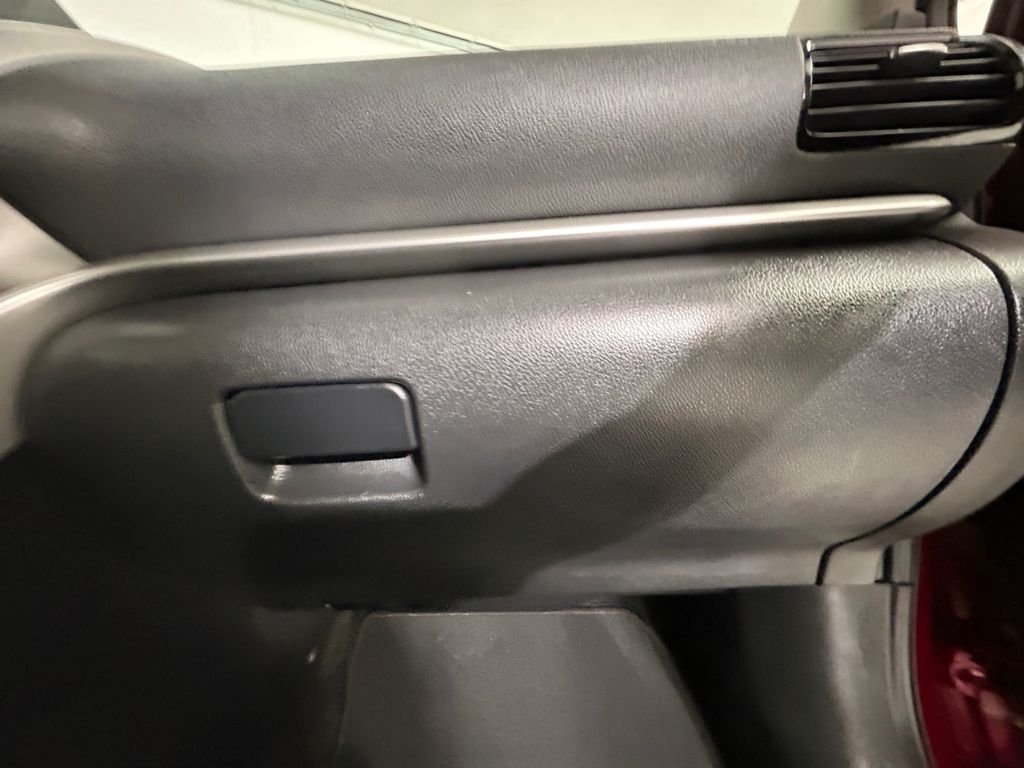 Used 2024 Silver Mitsubishi SE image 24