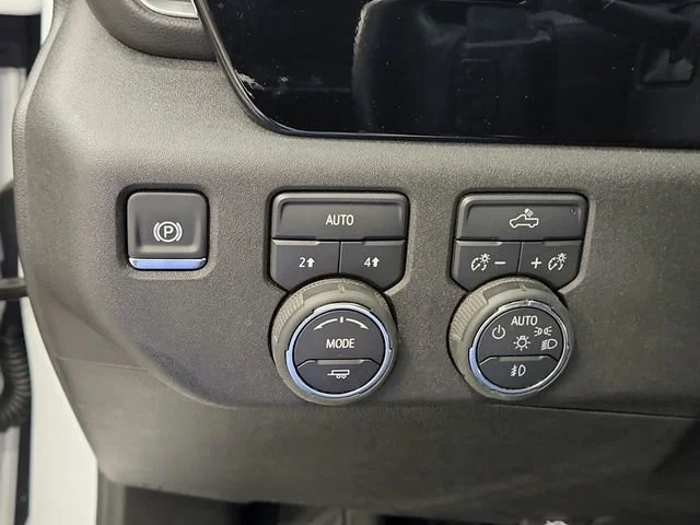 Used 2025 Summit White Chevrolet RST image 28