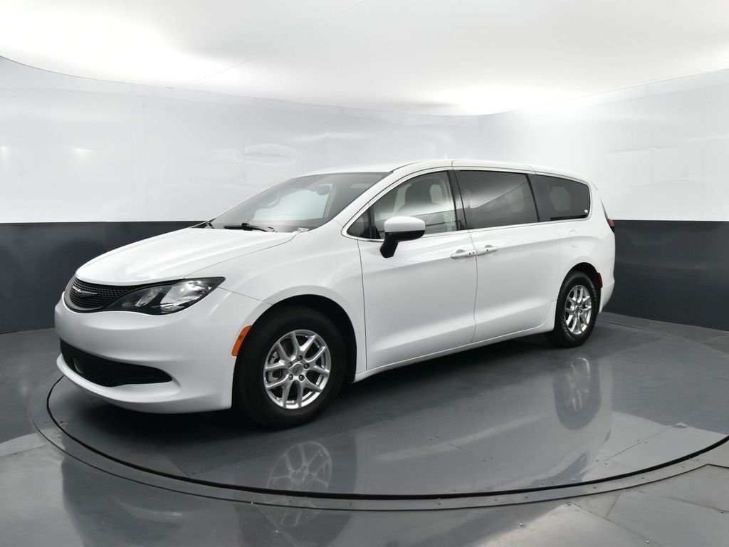 2023 Chrysler Voyager LX's photo