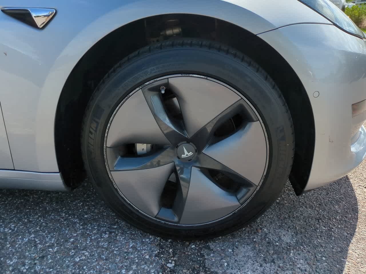Used 2018  Tesla  image 11