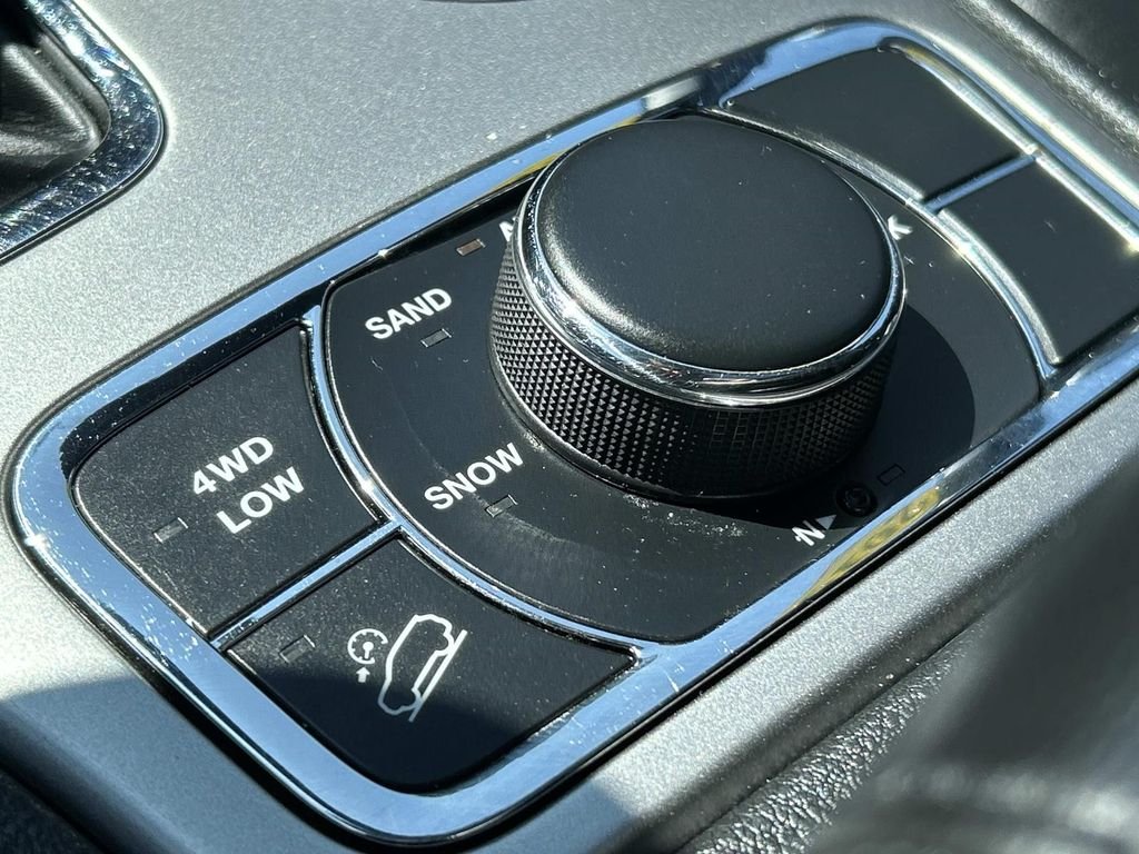 Used 2019 White Jeep Limited image 23