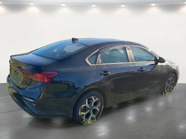Used 2021 Black Kia LXS image 16