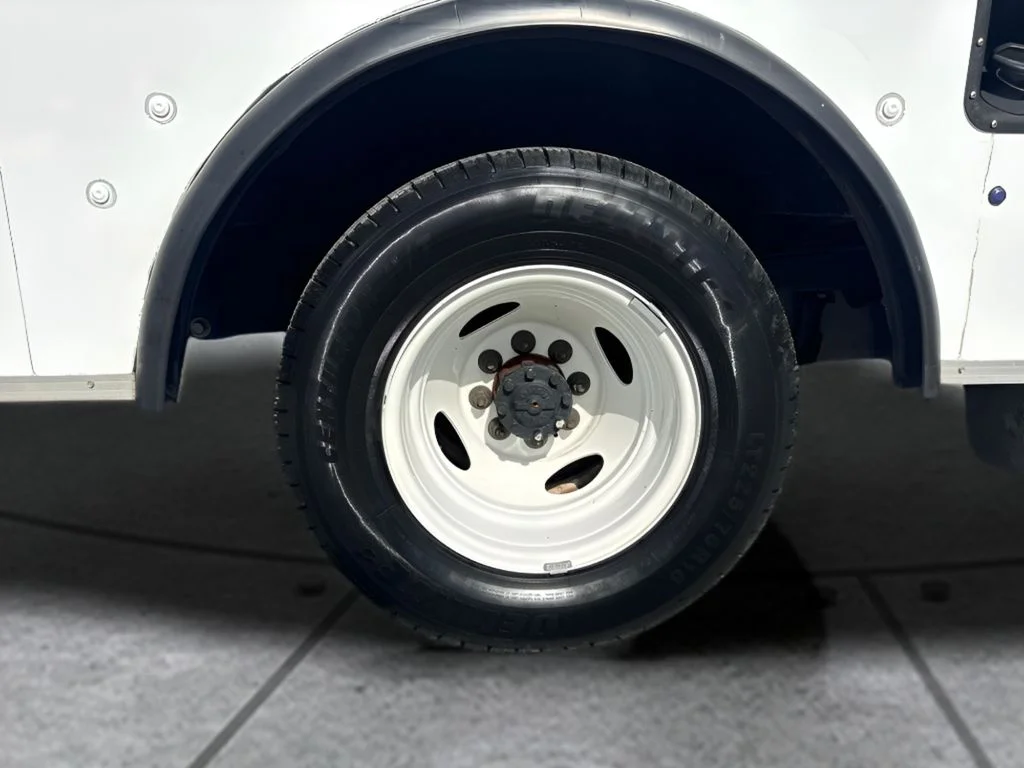 Used 2024 White Ford Base image 23