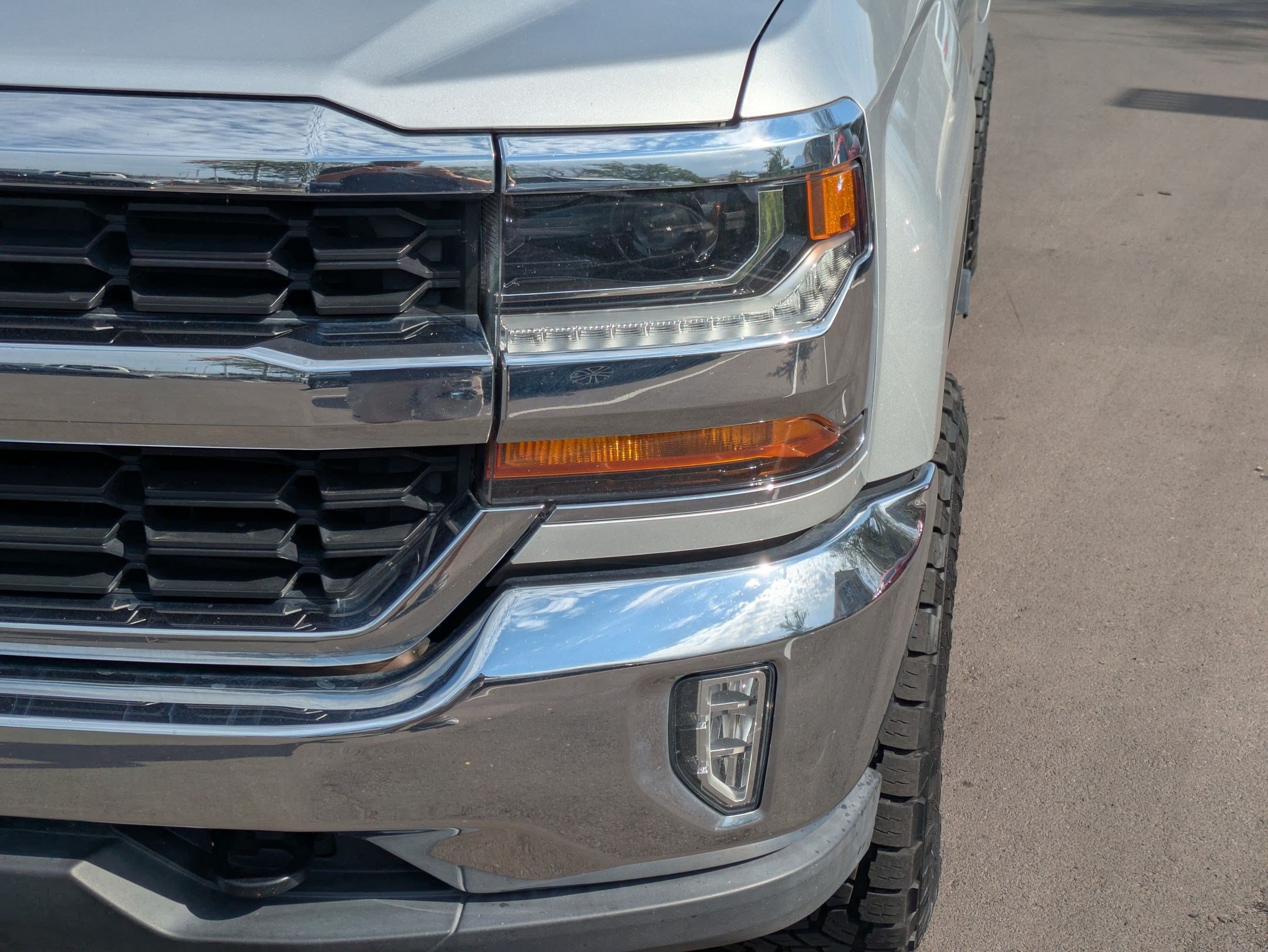 Used 2017 Silver Ice Metallic Chevrolet LT image 9