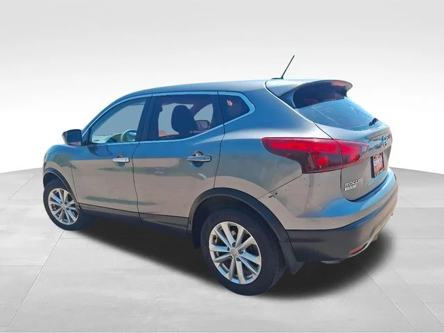 Used 2017 Gray Nissan S image 5