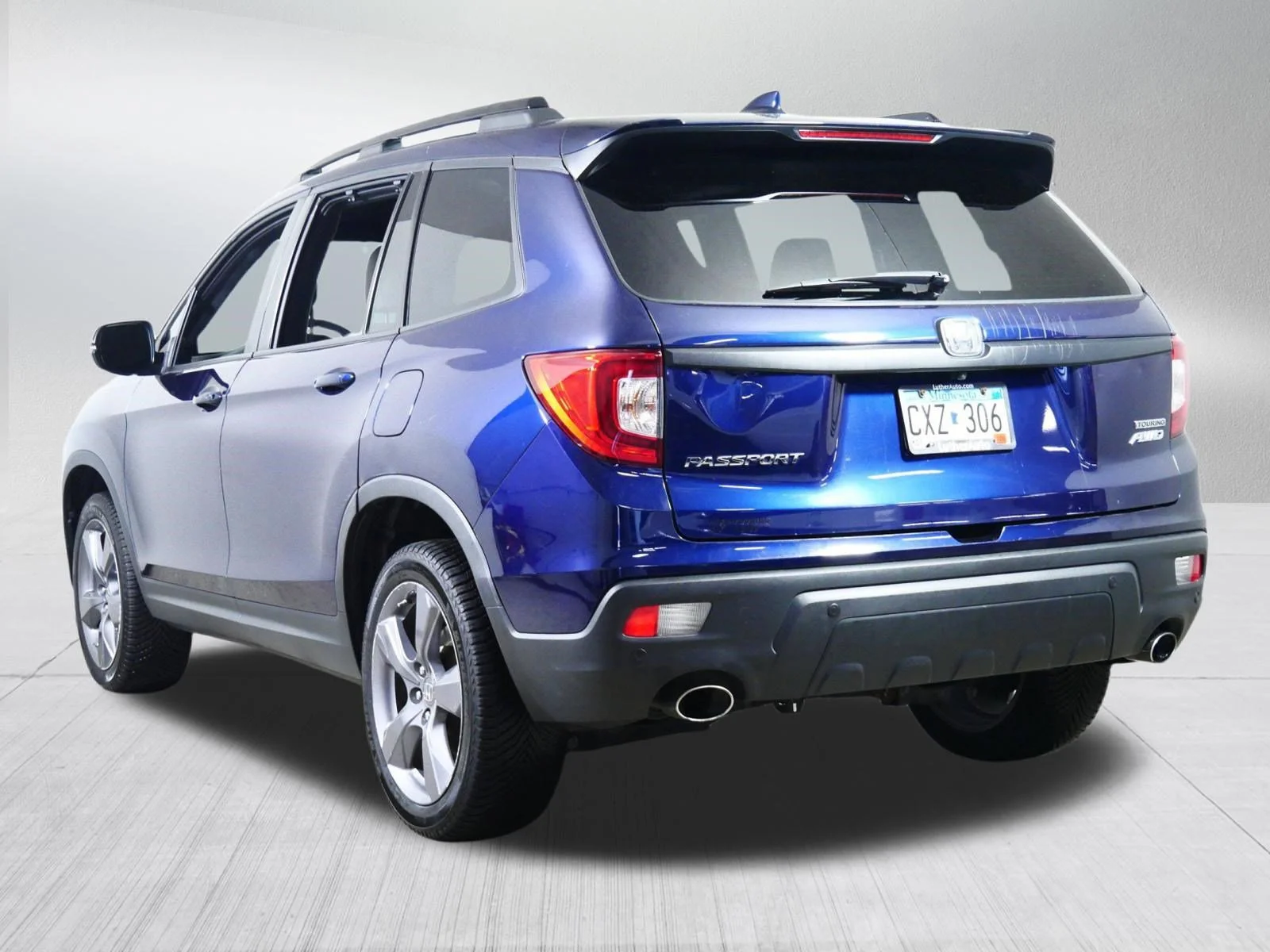 Used 2019 Obsidian Blue Pearl Honda Touring image 5