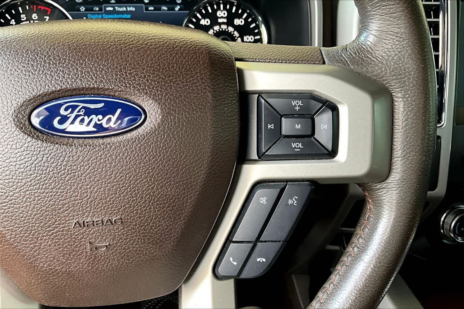 Used 2018 White Platinum Metallic Tri-Coat Ford King Ranch image 25
