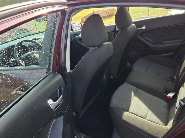 Used 2017 Red Kia LX image 7