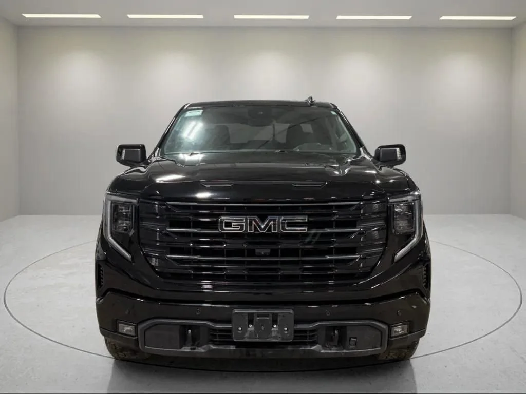 Used 2024 Onyx Black GMC Elevation image 6