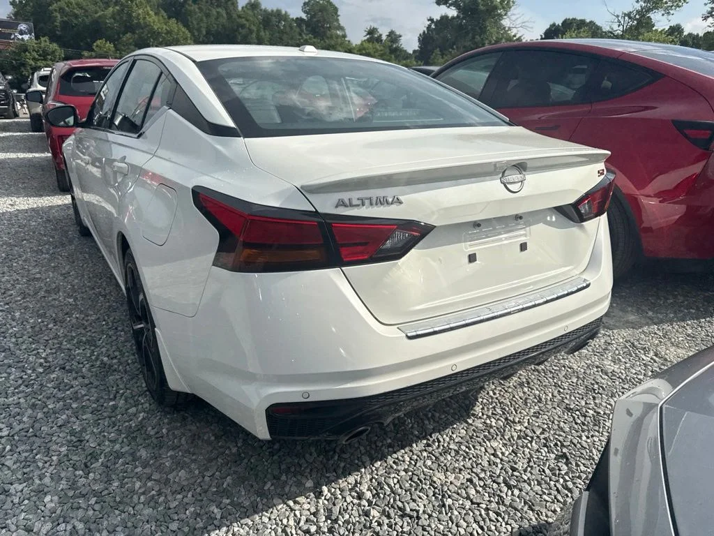 Used 2023 White Nissan 2.5 SR image 5